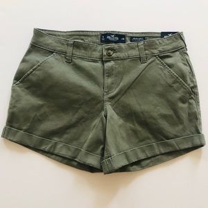 Hollister Classic Stretch Mid-Rise Shorts 5”